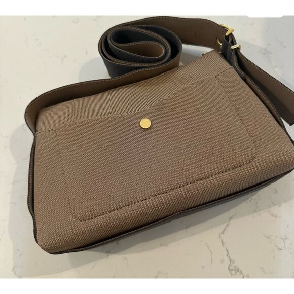 Cuyana Recycled Knit Sling Bag Gold Sustainable - Picture 6 of 11